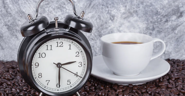 Xícara de café pela manhã é capaz de "acordar" o cérebro